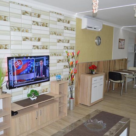 Siofok Ezuestpart Granada 2 Koezvetlen Vizparti Apartmanアパートメント エクステリア 写真