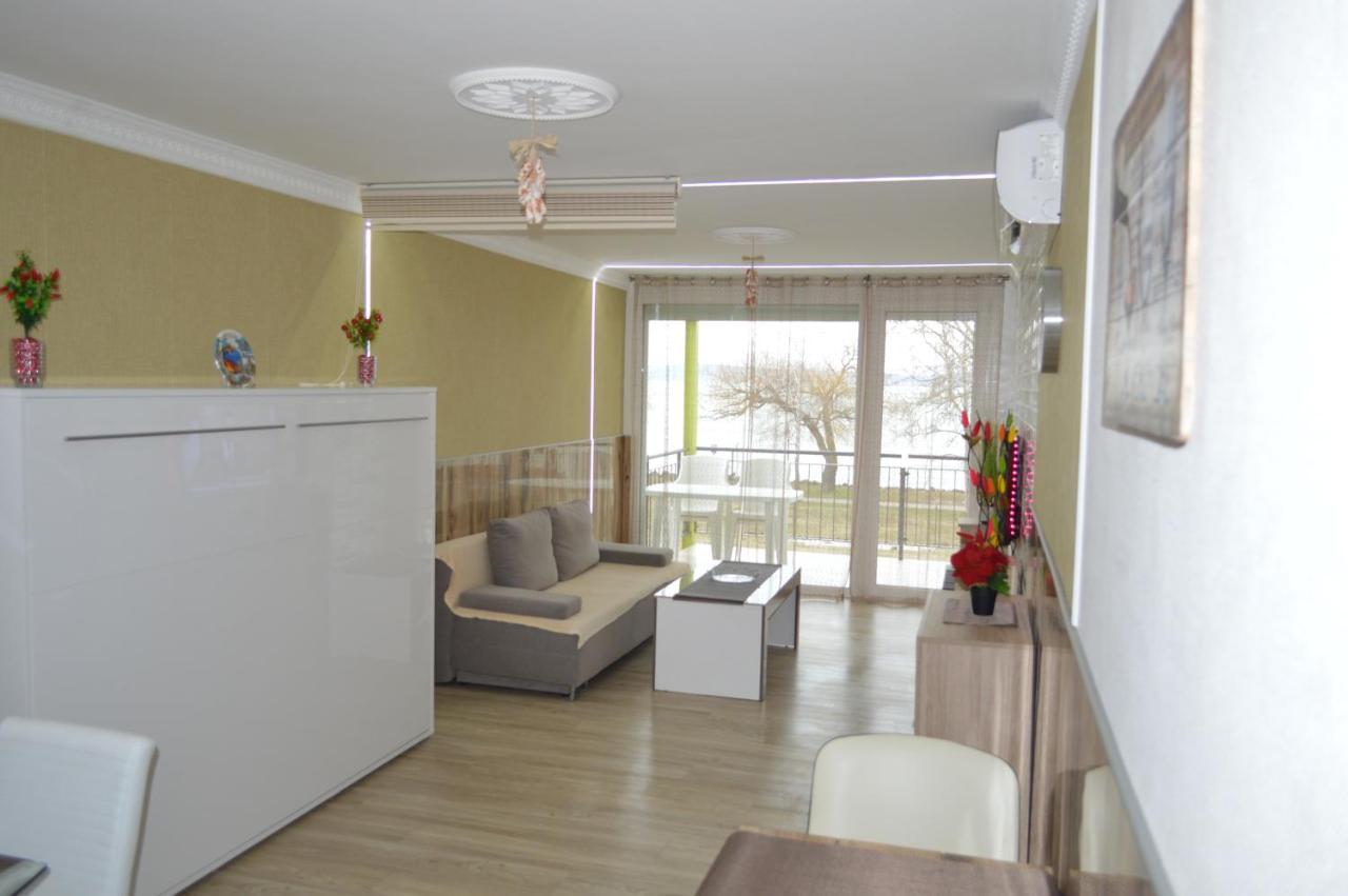 Siofok Ezuestpart Granada 2 Koezvetlen Vizparti Apartmanアパートメント エクステリア 写真