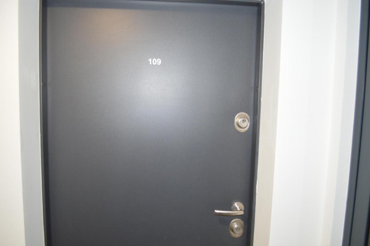 Siofok Ezuestpart Granada 2 Koezvetlen Vizparti Apartmanアパートメント エクステリア 写真