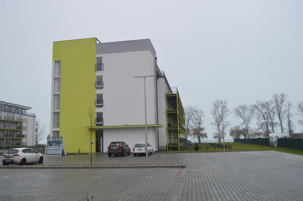 Siofok Ezuestpart Granada 2 Koezvetlen Vizparti Apartmanアパートメント エクステリア 写真