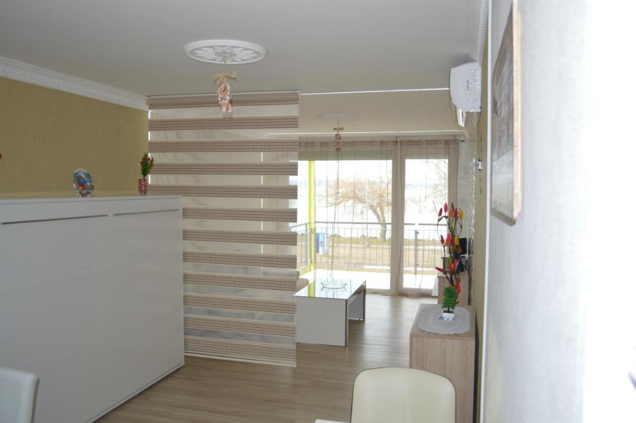 Siofok Ezuestpart Granada 2 Koezvetlen Vizparti Apartmanアパートメント エクステリア 写真