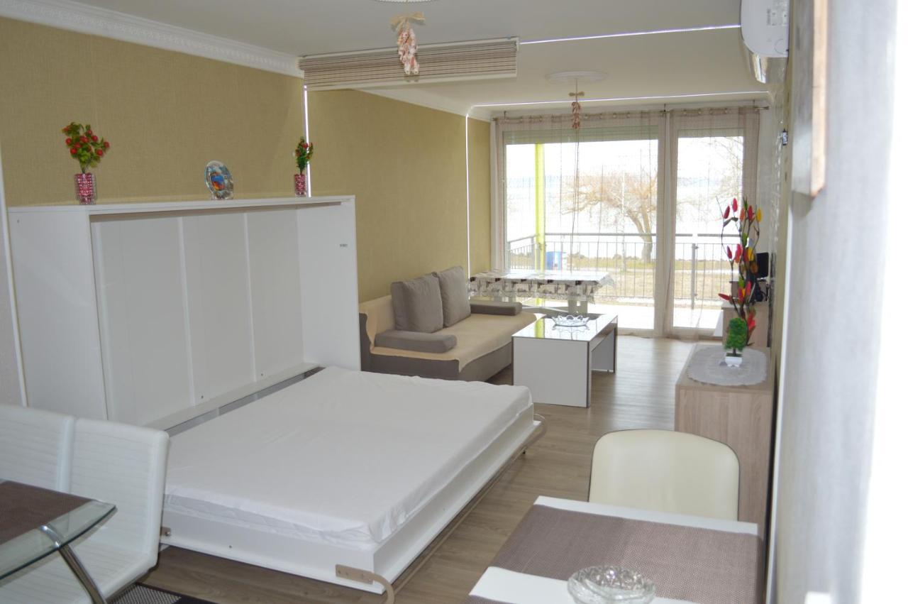 Siofok Ezuestpart Granada 2 Koezvetlen Vizparti Apartmanアパートメント エクステリア 写真