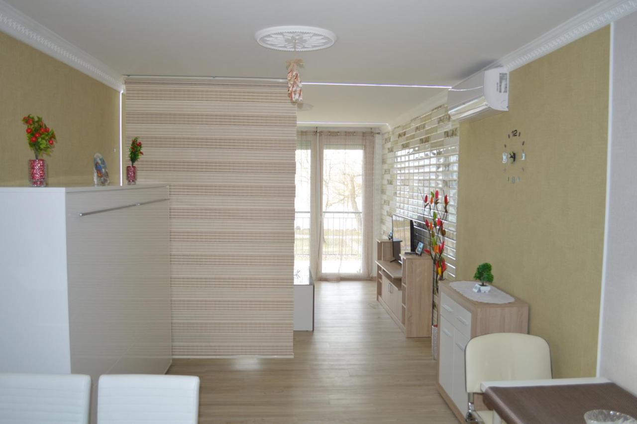 Siofok Ezuestpart Granada 2 Koezvetlen Vizparti Apartmanアパートメント エクステリア 写真