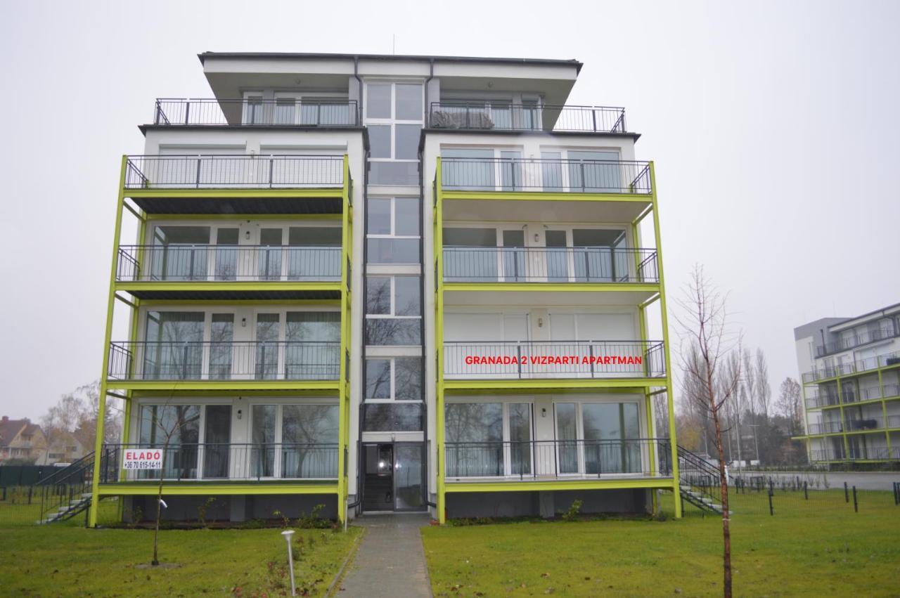 Siofok Ezuestpart Granada 2 Koezvetlen Vizparti Apartmanアパートメント エクステリア 写真