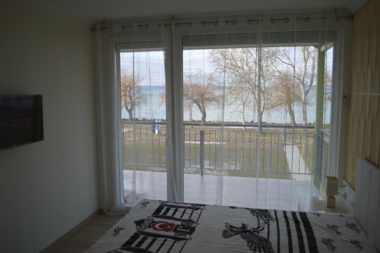 Siofok Ezuestpart Granada 2 Koezvetlen Vizparti Apartmanアパートメント エクステリア 写真