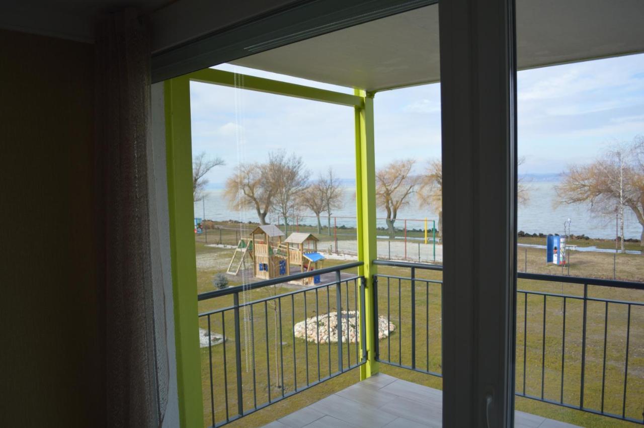 Siofok Ezuestpart Granada 2 Koezvetlen Vizparti Apartmanアパートメント エクステリア 写真
