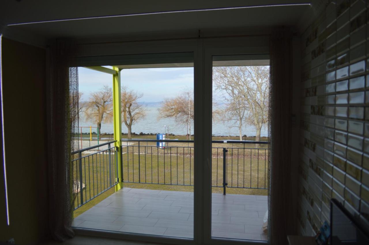 Siofok Ezuestpart Granada 2 Koezvetlen Vizparti Apartmanアパートメント エクステリア 写真